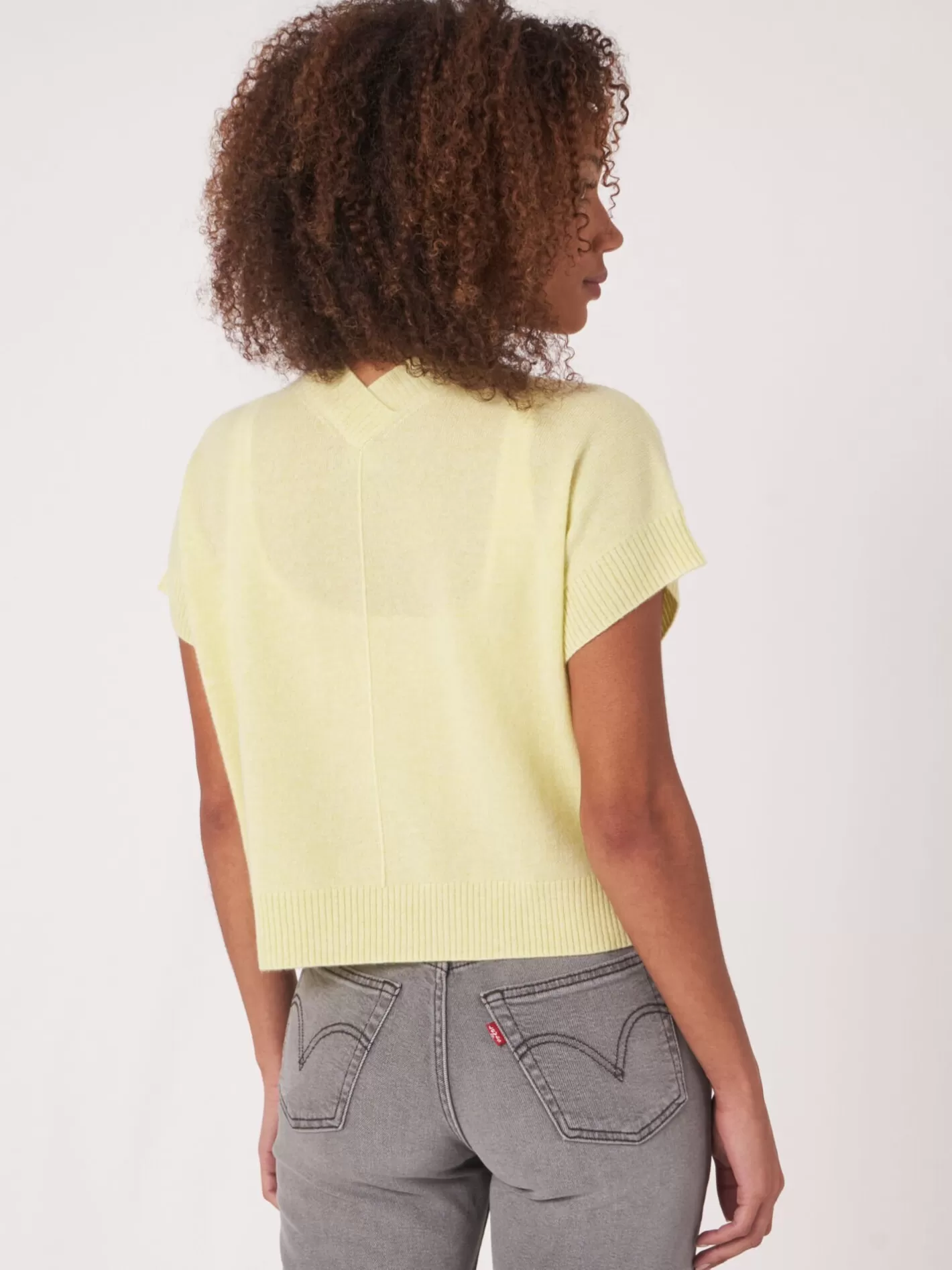 Organic Cashmere<REPEAT cashmere Cropped Boxy Open Front Cardigan With Ribbed V-Neckline At Back Soda