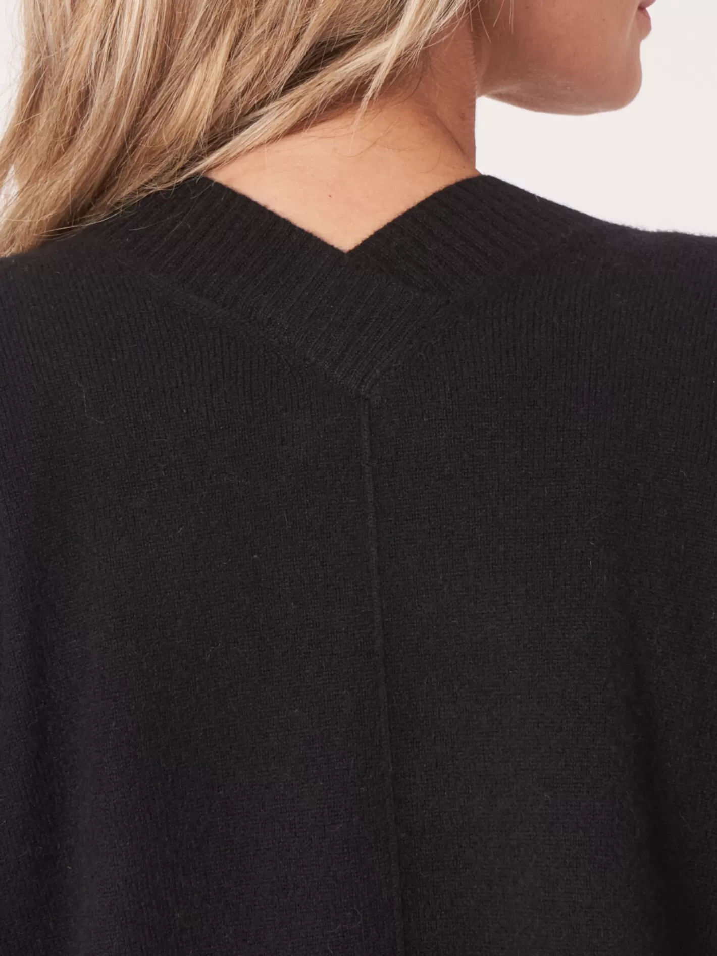 Organic Cashmere<REPEAT cashmere Cropped Boxy Open Front Cardigan With Ribbed V-Neckline At Back Black