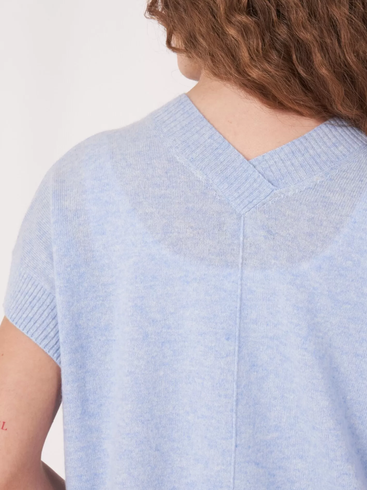Organic Cashmere<REPEAT cashmere Cropped Boxy Open Front Cardigan With Ribbed V-Neckline At Back Sky