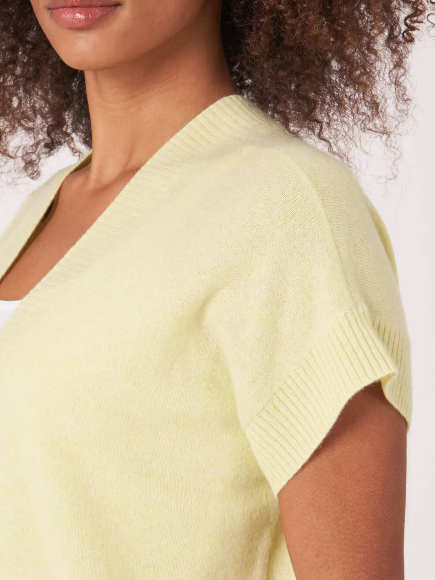 Organic Cashmere<REPEAT cashmere Cropped Boxy Open Front Cardigan With Ribbed V-Neckline At Back Soda